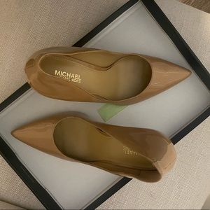 Micheal kors patent leather pumps